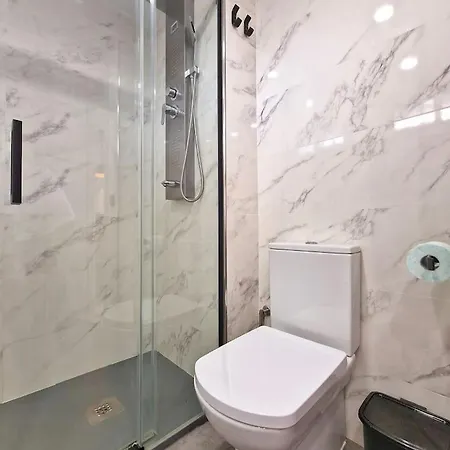 Amplio Apartamento Con Terraza En Primera Linea De Playa פואנגירולה