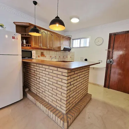 Amplio Apartamento Con Terraza En Primera Linea De Playa פואנגירולה