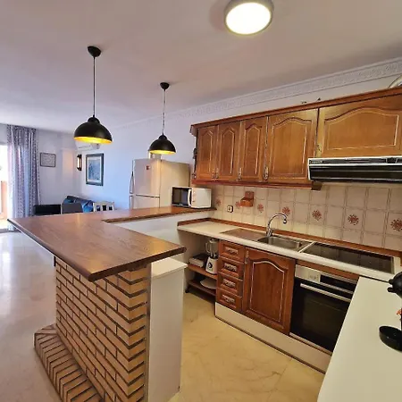 Amplio Apartamento Con Terraza En Primera Linea De Playa פואנגירולה